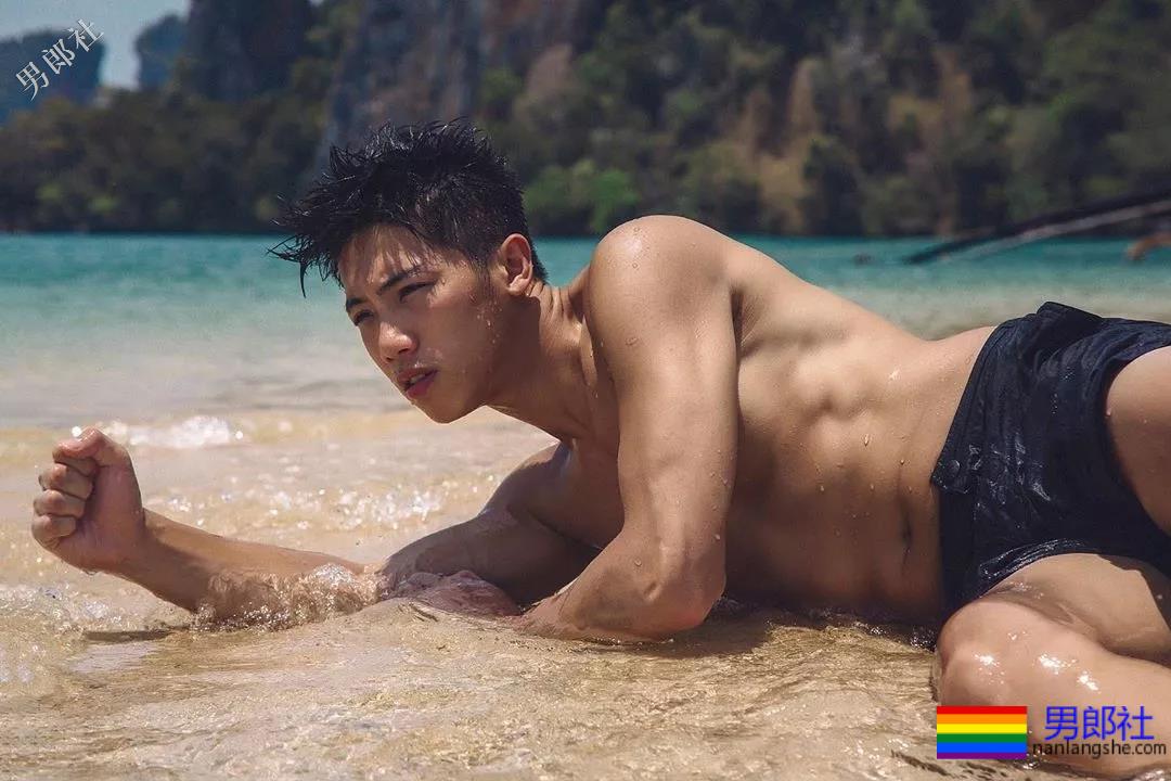 初夏的美好肉体合集！这些当红肌肉小狼狗，也太好看了吧！ - 51虹马