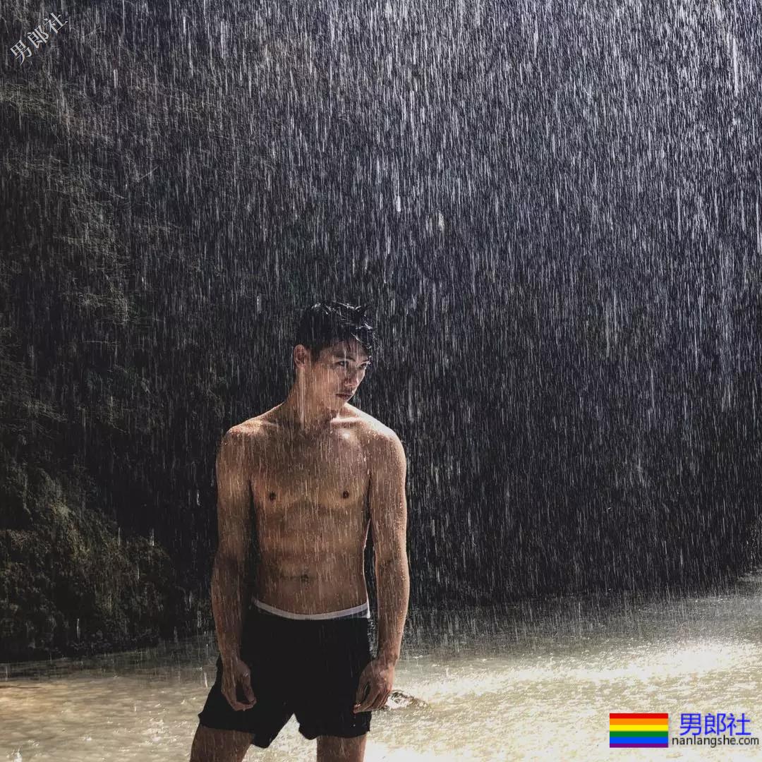 初夏的美好肉体合集！这些当红肌肉小狼狗，也太好看了吧！ - 51虹马