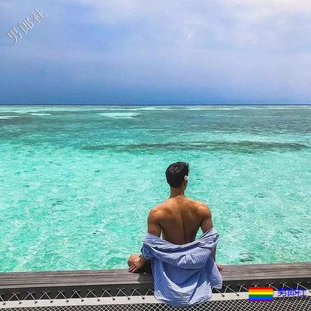 大胸肌泳裤男模轮廓太明显，大鼻子配腱子肉真是超可口 - 51虹马