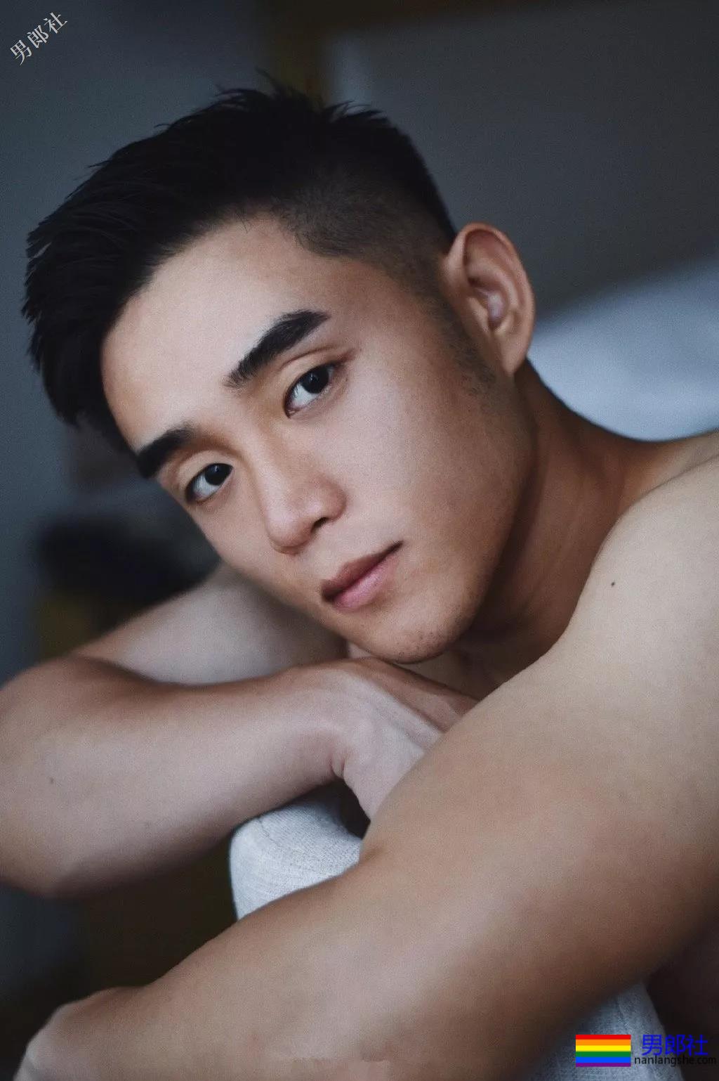 超A大胸肌网红博主，鲜美肉壮身材big腿肌，太养眼了吧~-51虹马