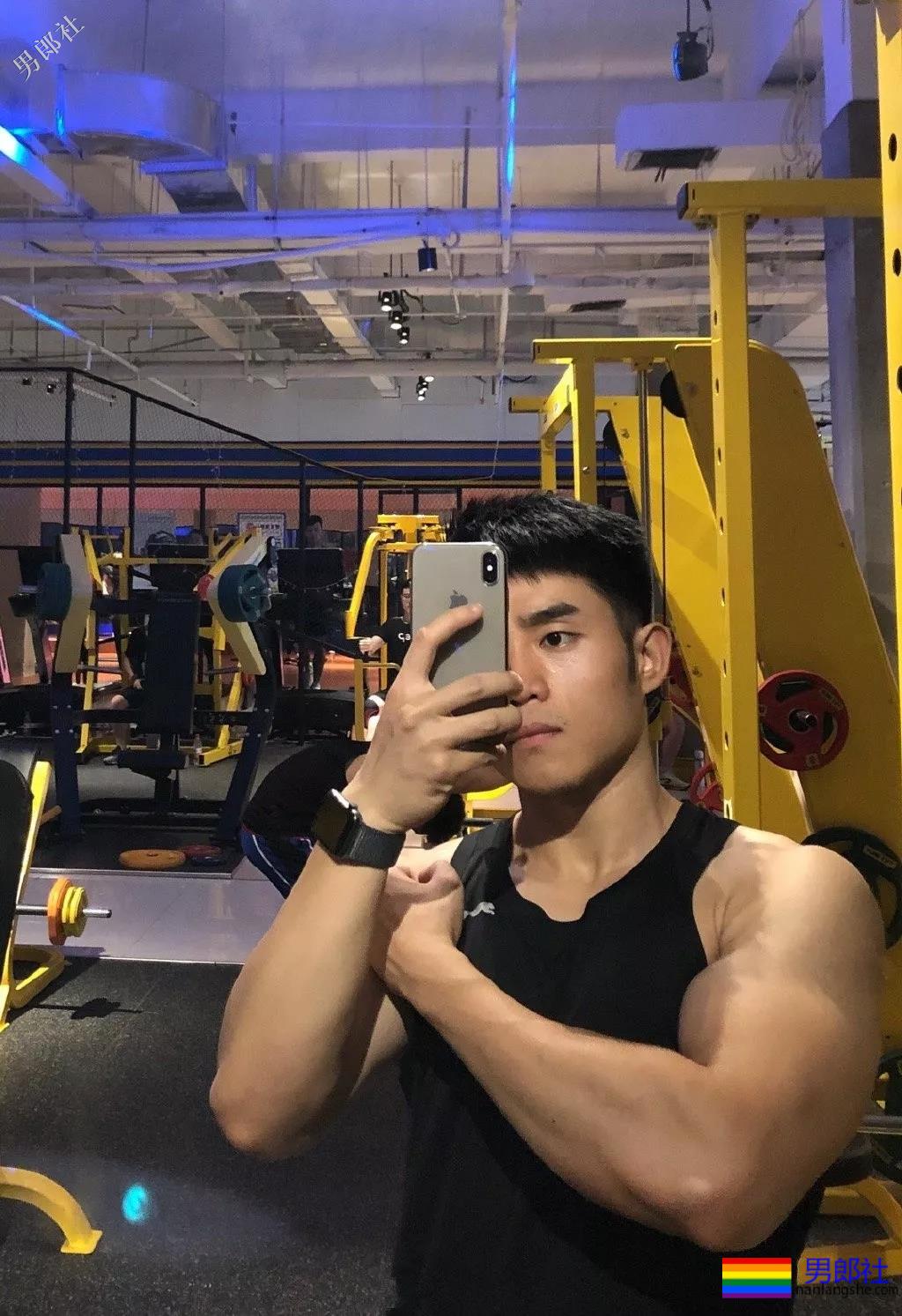 超A大胸肌网红博主，鲜美肉壮身材big腿肌，太养眼了吧~ - 51虹马