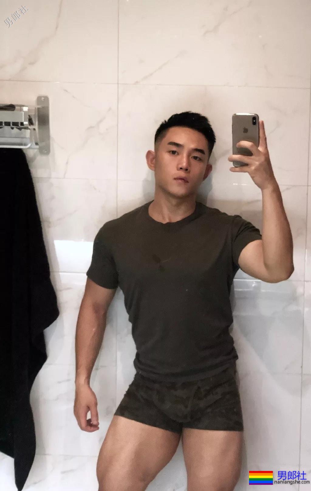 超A大胸肌网红博主，鲜美肉壮身材big腿肌，太养眼了吧~ - 51虹马