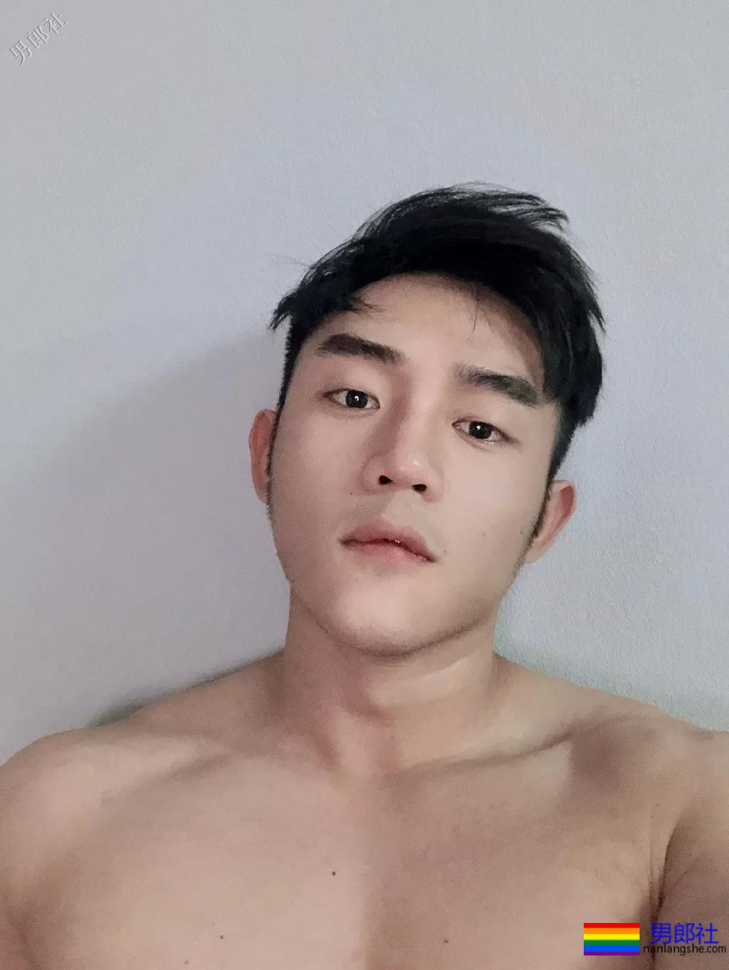 超A大胸肌网红博主，鲜美肉壮身材big腿肌，太养眼了吧~ - 51虹马