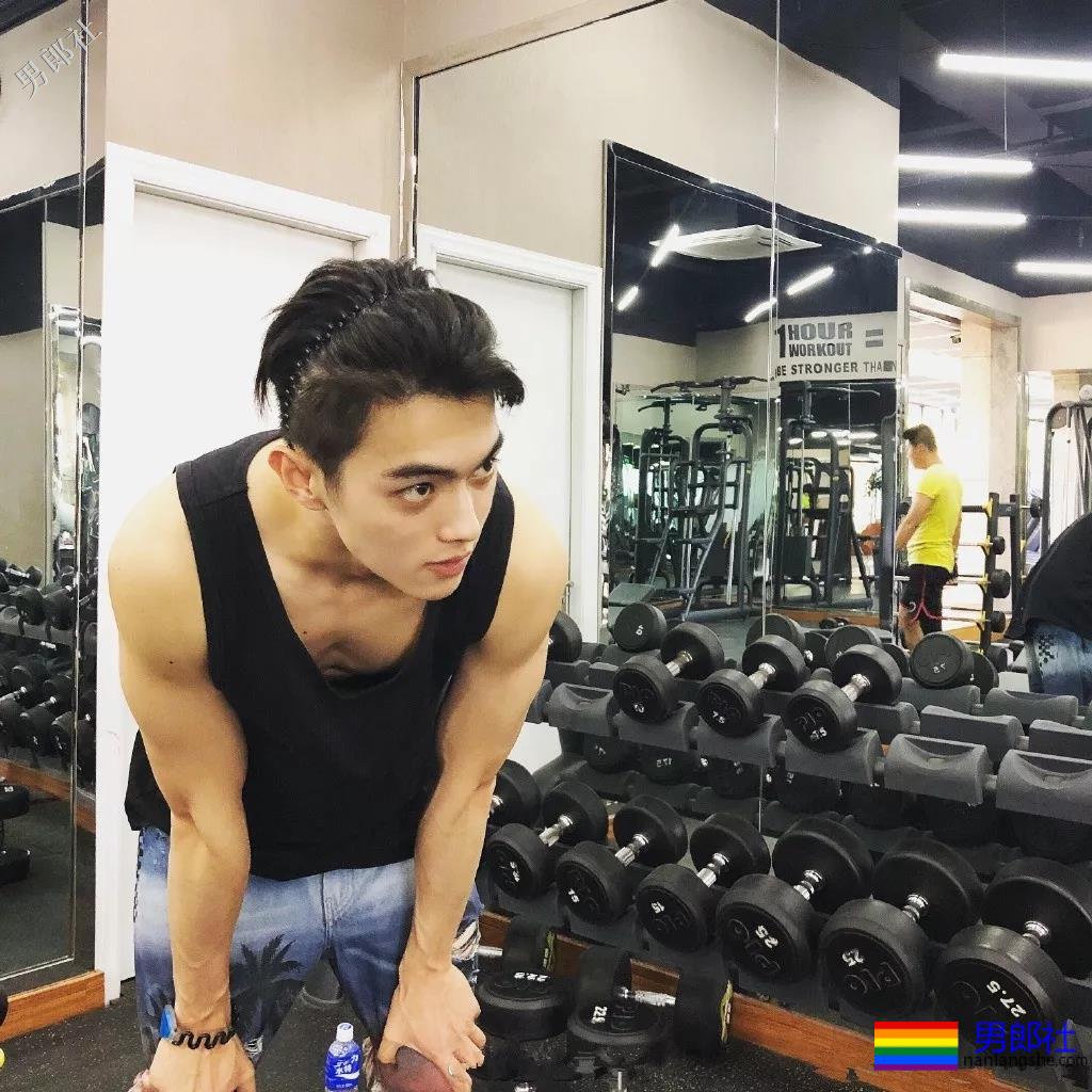 被于正捧红的帅哥！这样的小狼狗“后宫”，我也想要！ - 51虹马