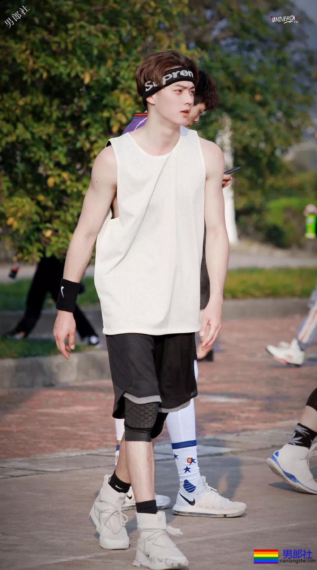 被于正捧红的帅哥!这样的小狼狗“后宫”,我也想要! - 51虹马 被于正捧红的帅哥!这样的小狼狗“后宫”,我也想要! - 51虹马