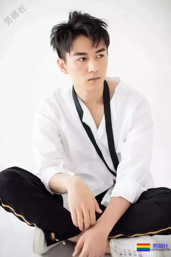 被于正捧红的帅哥！这样的小狼狗“后宫”，我也想要！ - 51虹马