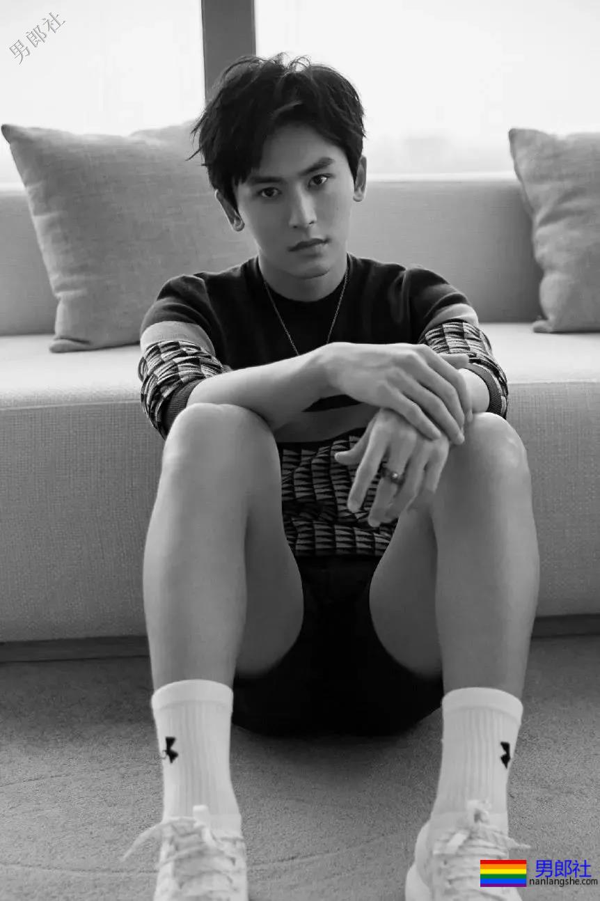 被于正捧红的帅哥!这样的小狼狗“后宫”,我也想要! - 51虹马 被于正捧红的帅哥!这样的小狼狗“后宫”,我也想要! - 51虹马