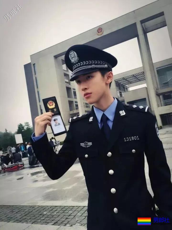 被于正捧红的帅哥!这样的小狼狗“后宫”,我也想要! - 51虹马 被于正捧红的帅哥!这样的小狼狗“后宫”,我也想要! - 51虹马