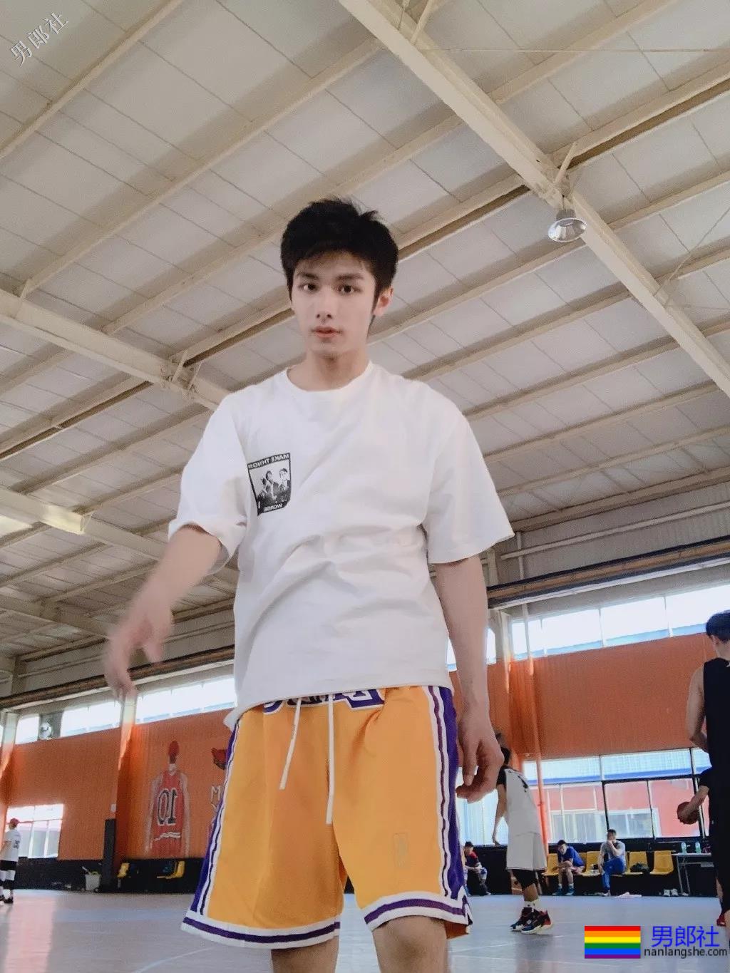 被于正捧红的帅哥！这样的小狼狗“后宫”，我也想要！ - 51虹马