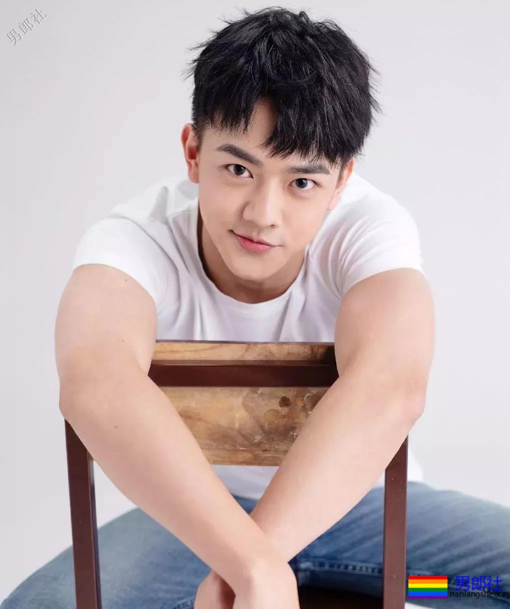 被于正捧红的帅哥！这样的小狼狗“后宫”，我也想要！ - 51虹马