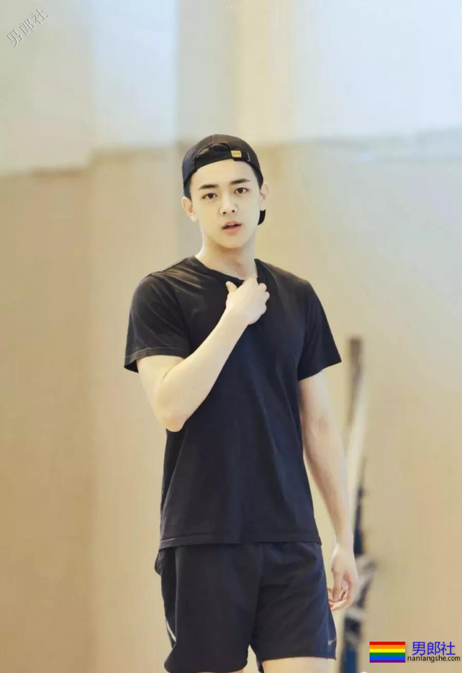 被于正捧红的帅哥！这样的小狼狗“后宫”，我也想要！ - 51虹马