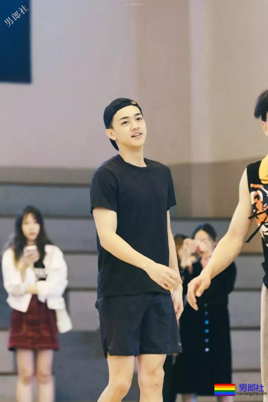 被于正捧红的帅哥!这样的小狼狗“后宫”,我也想要! - 51虹马 被于正捧红的帅哥!这样的小狼狗“后宫”,我也想要! - 51虹马