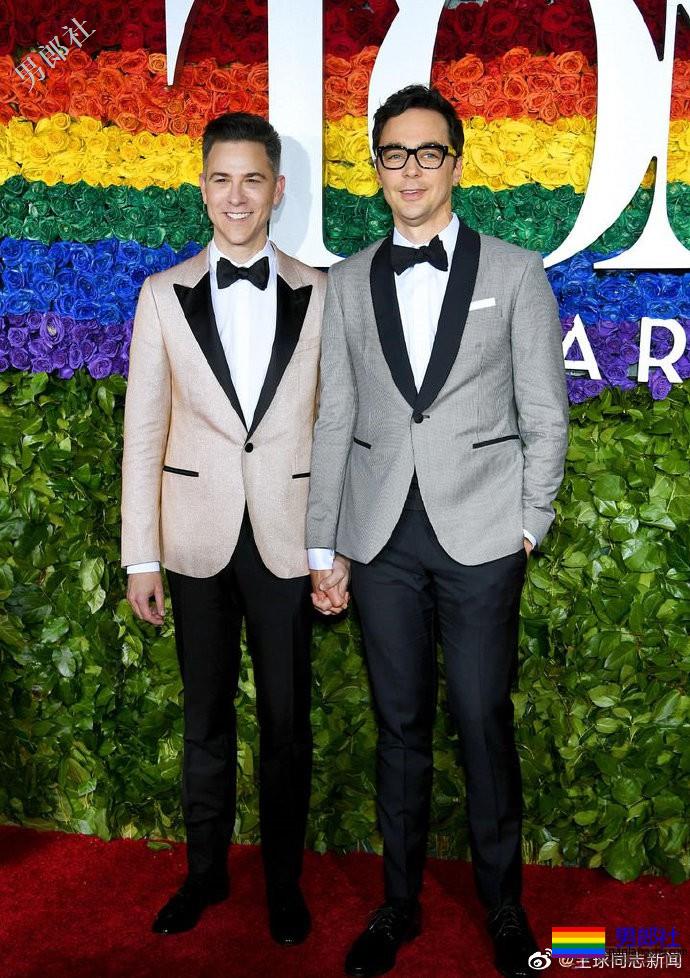 托尼奖的红毯很骄傲，立起彩虹玫瑰墙 - 51虹马