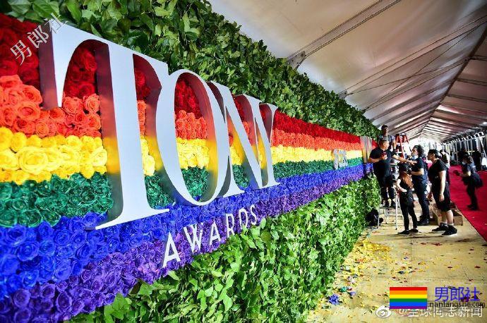 托尼奖的红毯很骄傲，立起彩虹玫瑰墙 - 51虹马