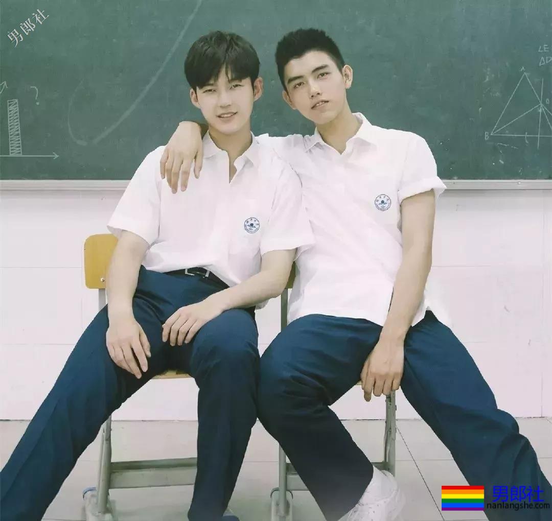 董力陈飞宇变身国民校草，白衬衫制服大长腿，极品帅学长你见过吗？-51虹马