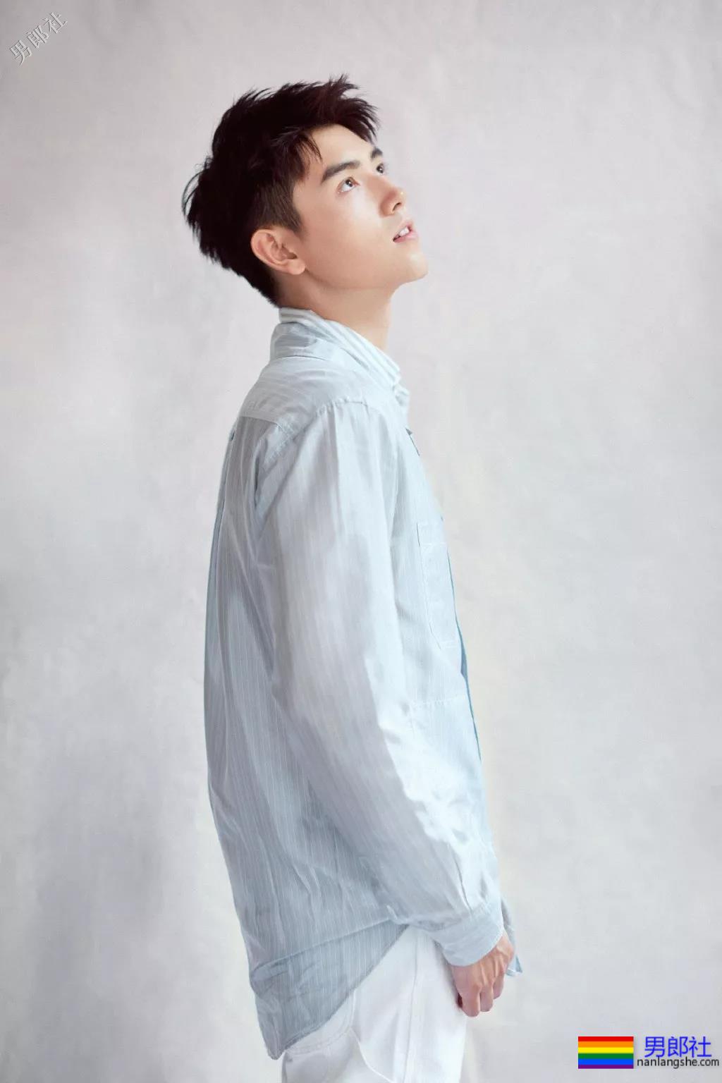 董力陈飞宇变身国民校草，白衬衫制服大长腿，极品帅学长你见过吗？ - 51虹马