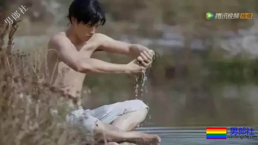 董力陈飞宇变身国民校草，白衬衫制服大长腿，极品帅学长你见过吗？ - 51虹马