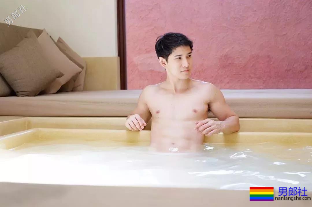 白净小奶狗超大粉红胸肌，牛奶肌泳裤狂魔太鲜嫩！ - 51虹马