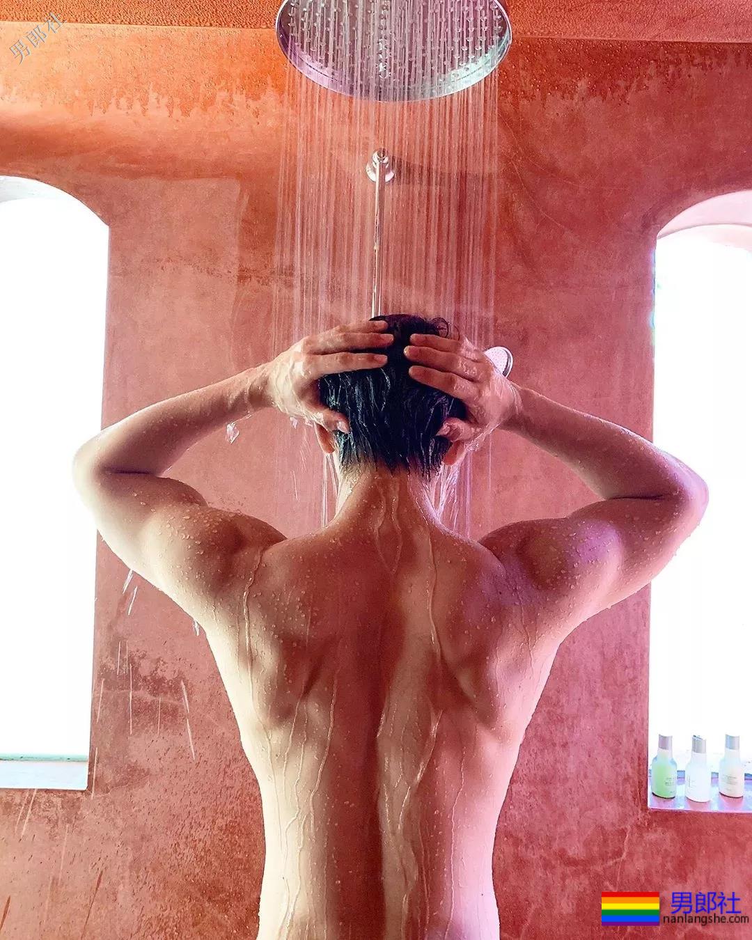 白净小奶狗超大粉红胸肌，牛奶肌泳裤狂魔太鲜嫩！ - 51虹马