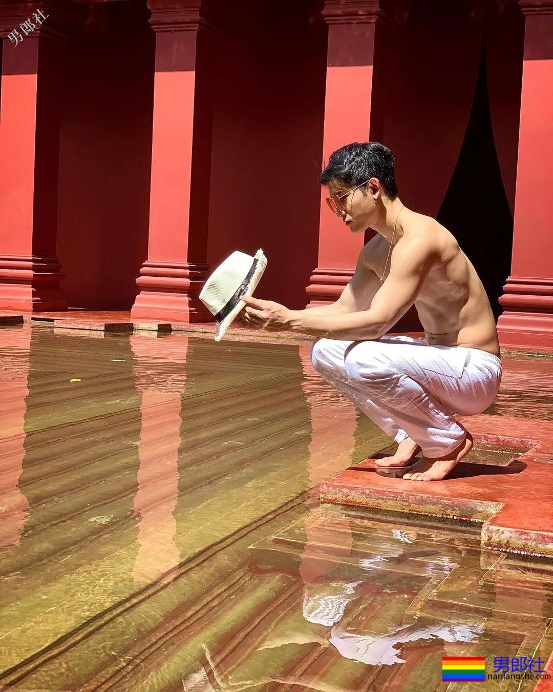 白净小奶狗超大粉红胸肌,牛奶肌泳裤狂魔太鲜嫩! - 51虹马 白净小奶狗超大粉红胸肌,牛奶肌泳裤狂魔太鲜嫩! - 51虹马