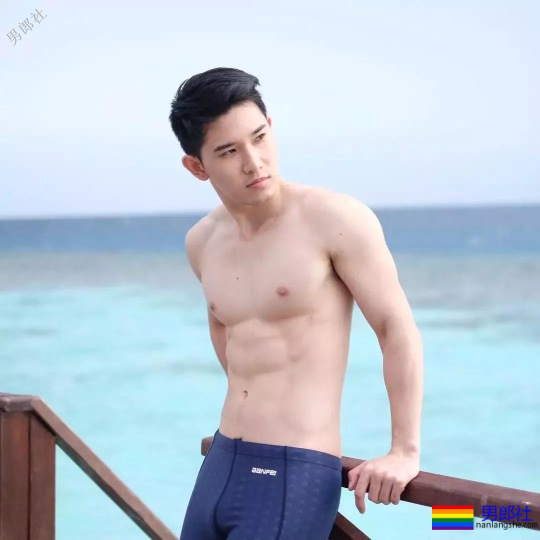 白净小奶狗超大粉红胸肌，牛奶肌泳裤狂魔太鲜嫩！ - 51虹马