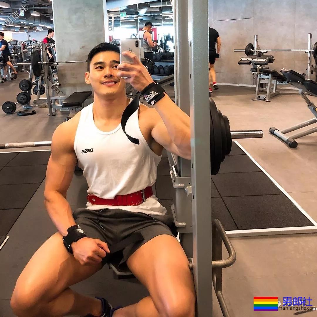 抓拍海边湿身帅哥！被扒包不住很吸睛 ！-51虹马