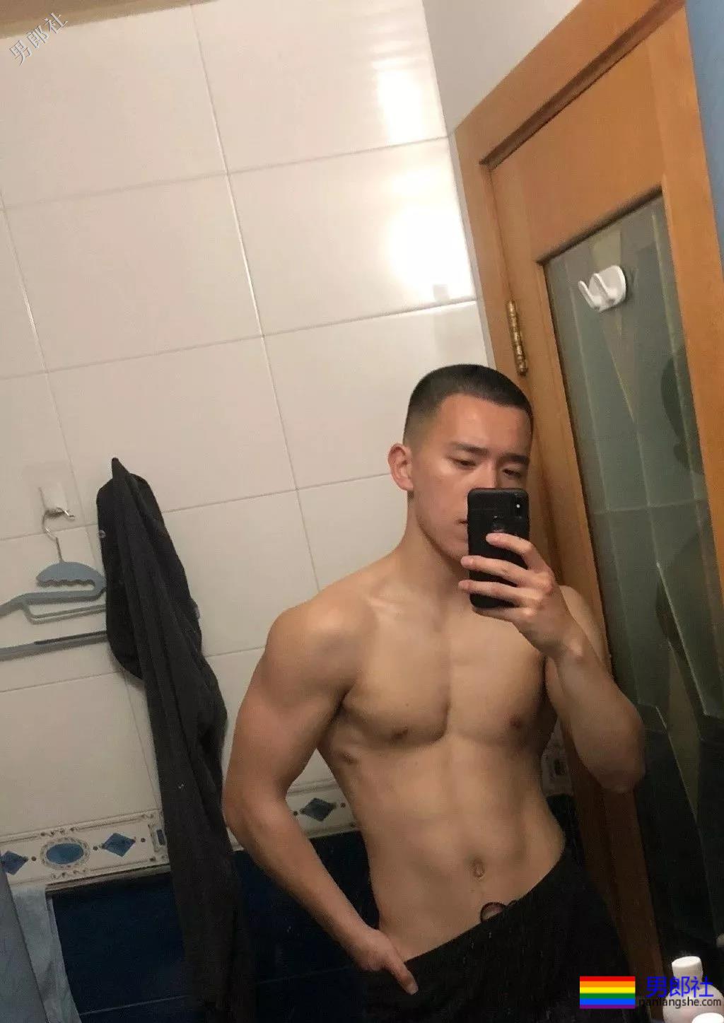 同济大学寸头小哥努力健身终于成了淘宝模特 - 51虹马