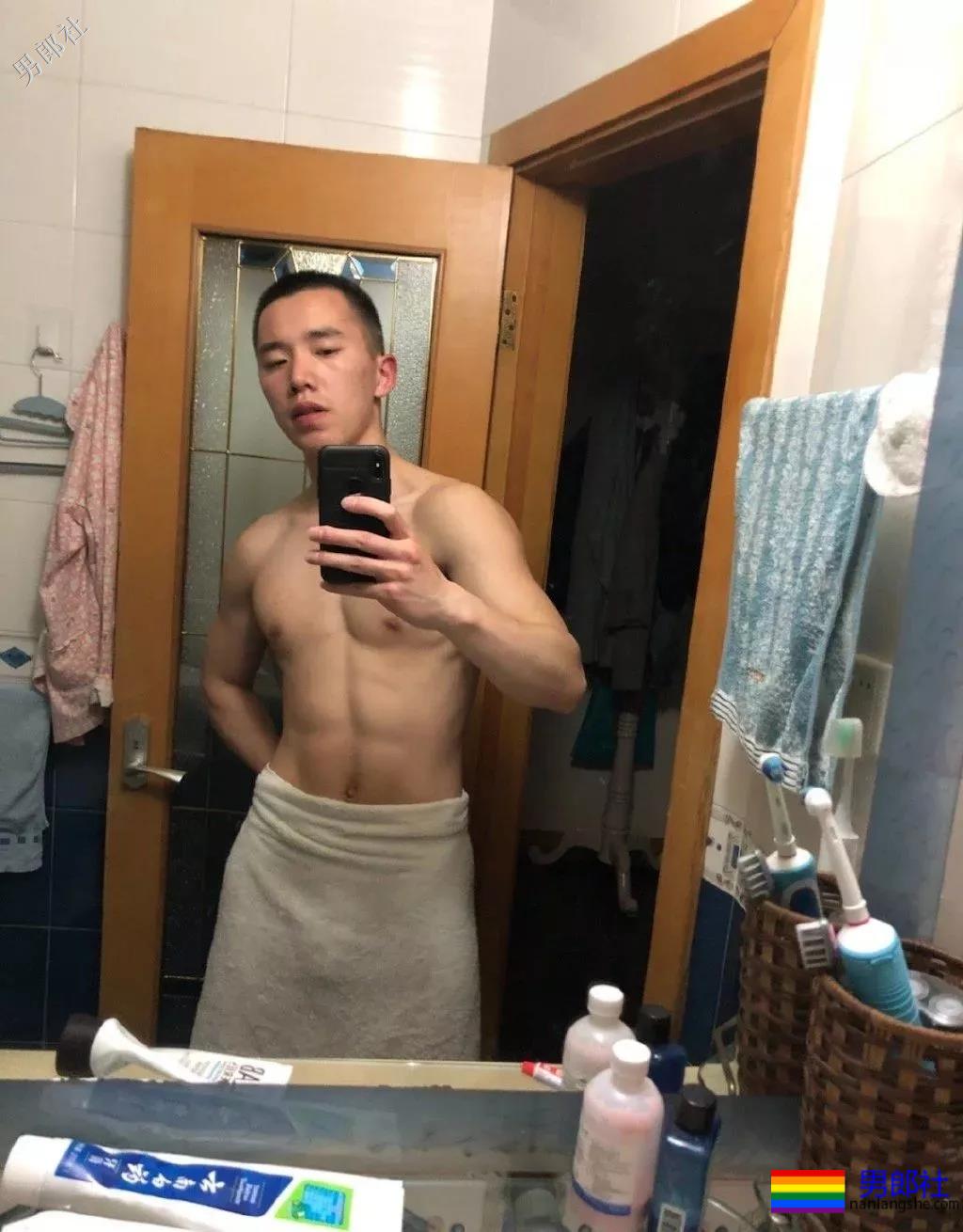 同济大学寸头小哥努力健身终于成了淘宝模特 - 51虹马