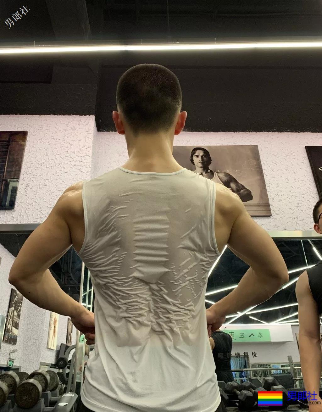 同济大学寸头小哥努力健身终于成了淘宝模特 - 51虹马