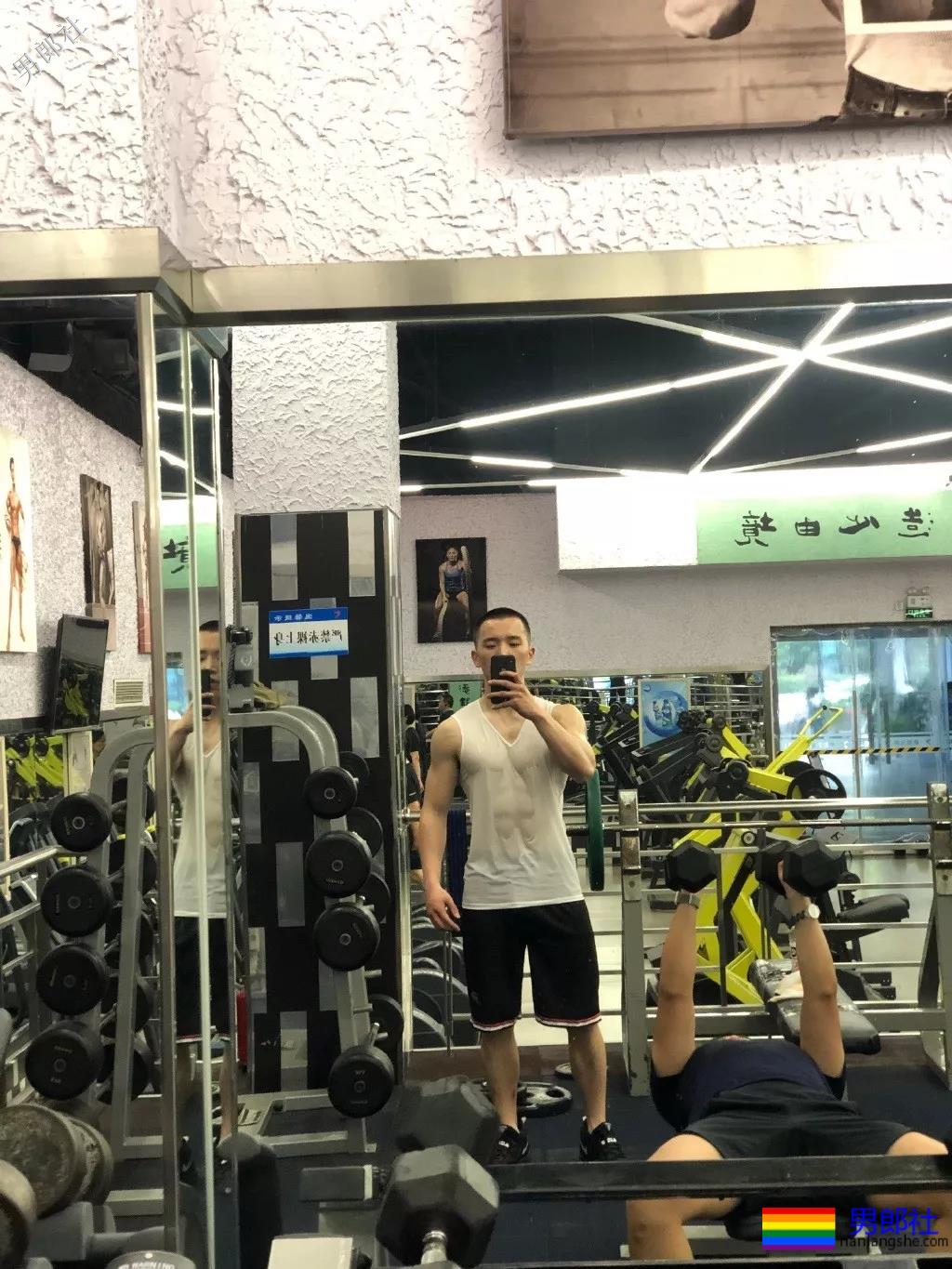 同济大学寸头小哥努力健身终于成了淘宝模特 - 51虹马