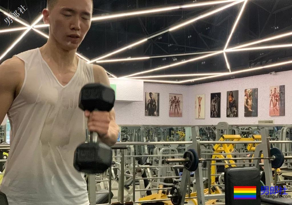 同济大学寸头小哥努力健身终于成了淘宝模特 - 51虹马
