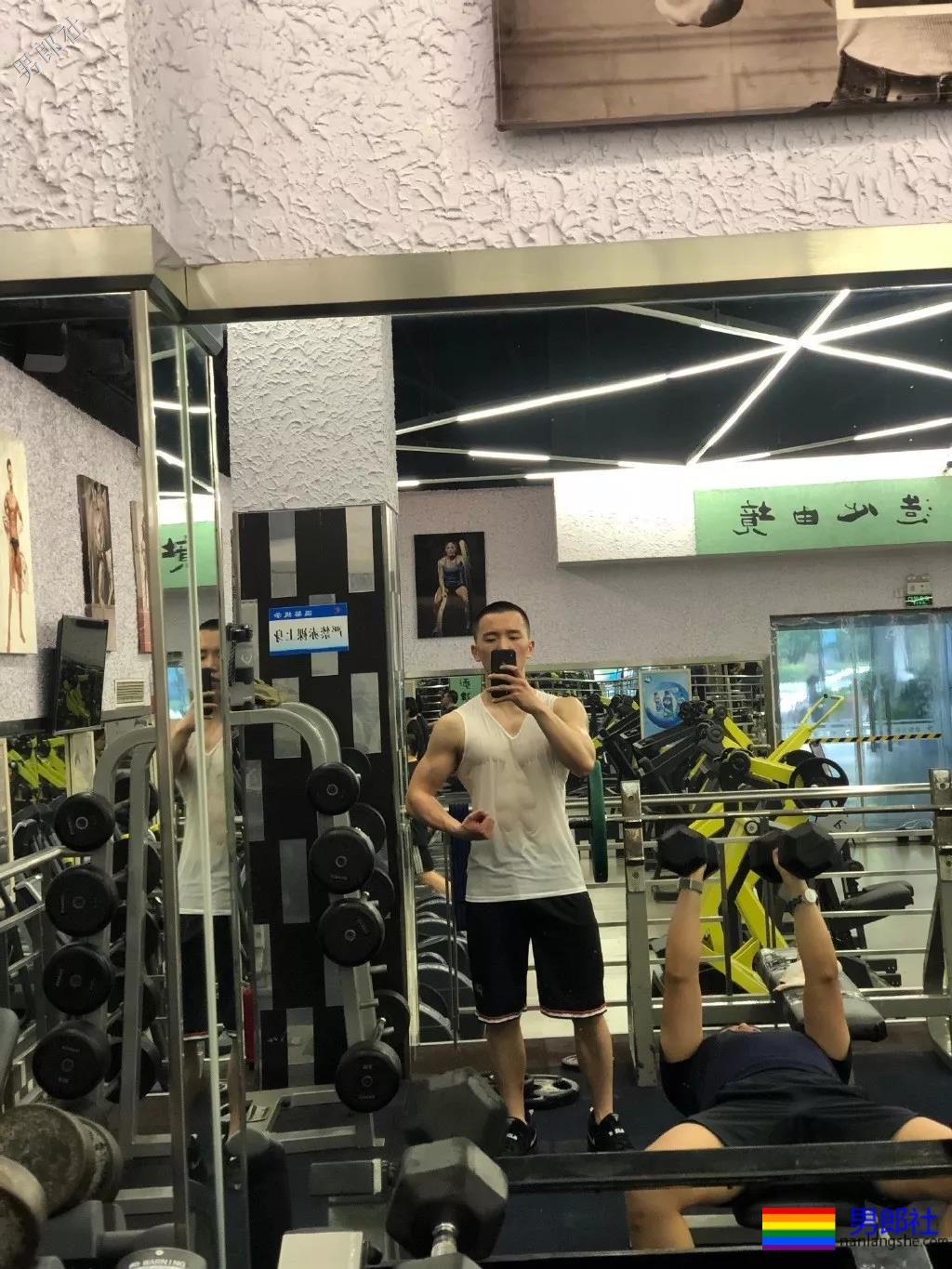 同济大学寸头小哥努力健身终于成了淘宝模特 - 51虹马