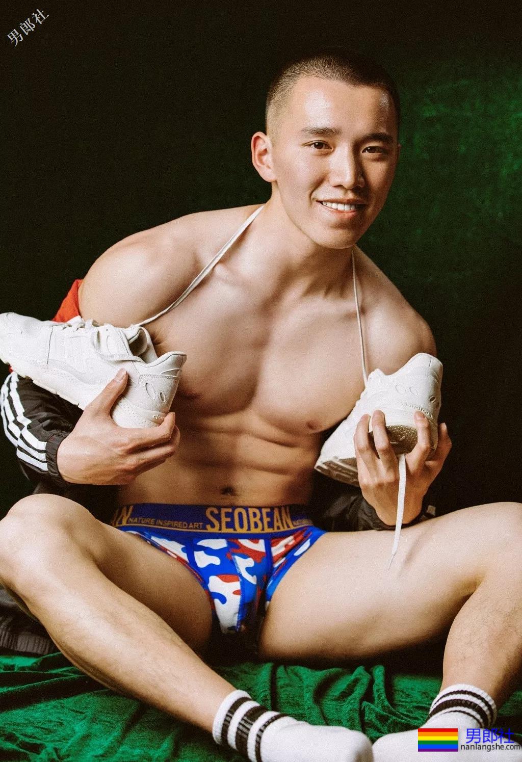 同济大学寸头小哥努力健身终于成了淘宝模特 - 51虹马