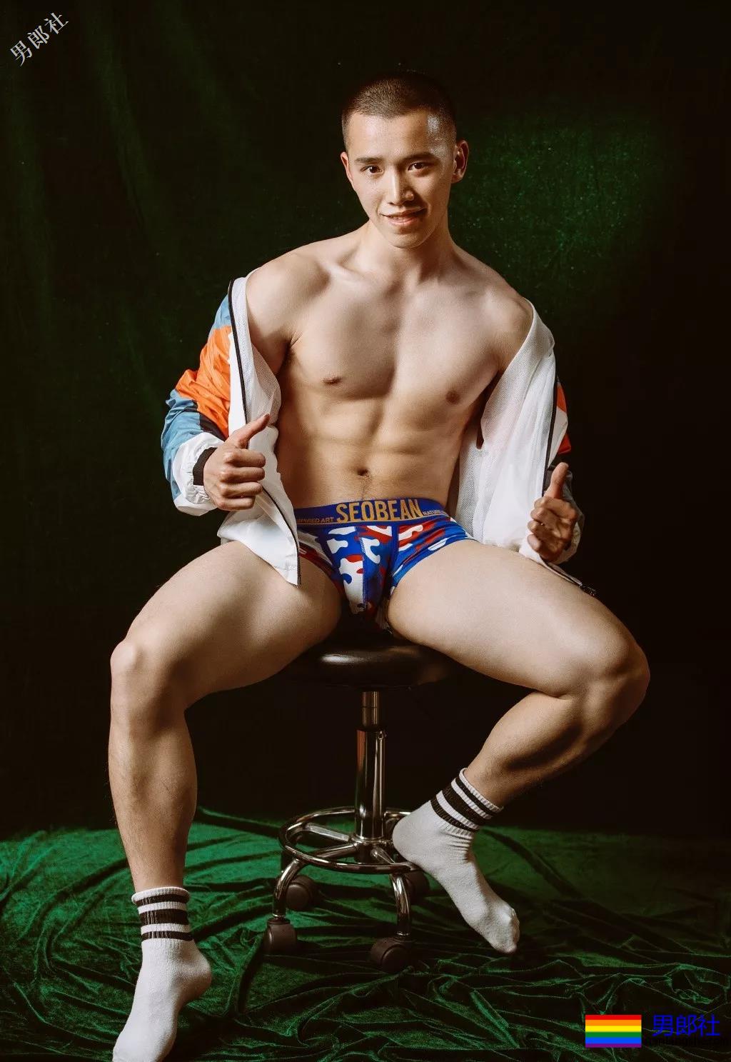 同济大学寸头小哥努力健身终于成了淘宝模特 - 51虹马