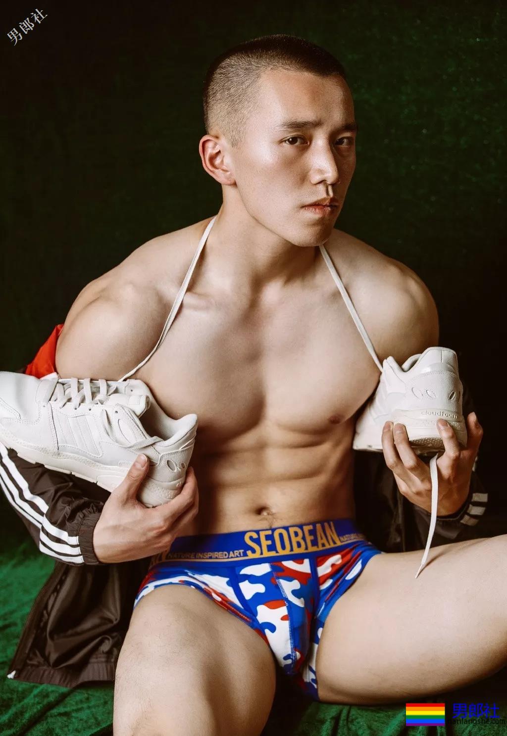 同济大学寸头小哥努力健身终于成了淘宝模特 - 51虹马