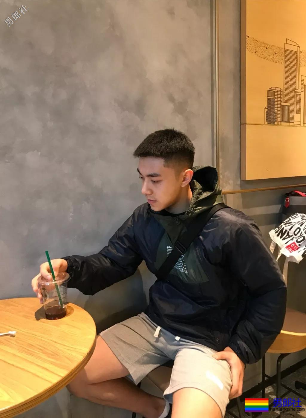 体育生帅气的外表完美的身材A爆了！ - 51虹马