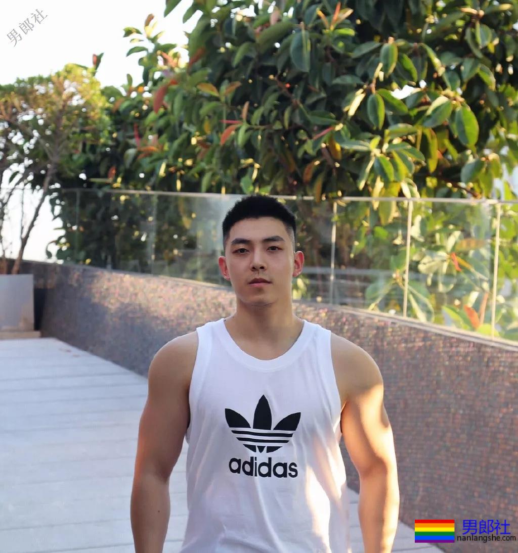 体育生帅气的外表完美的身材A爆了！ - 51虹马