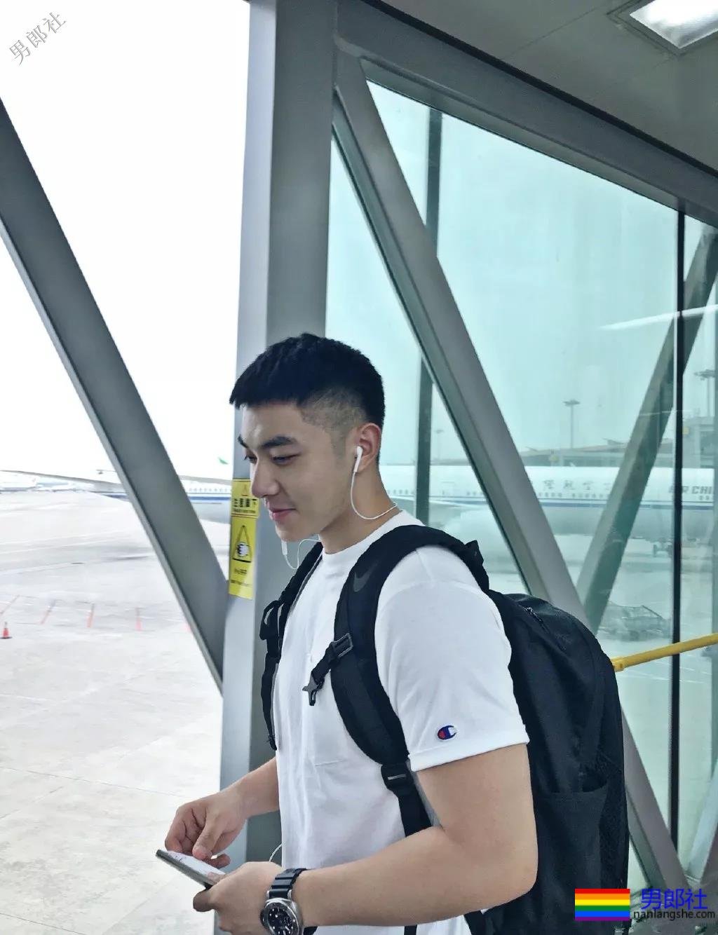 体育生帅气的外表完美的身材A爆了！ - 51虹马