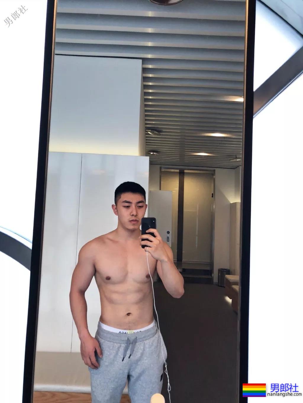 体育生帅气的外表完美的身材A爆了！ - 51虹马