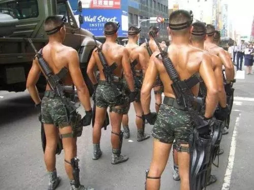 台军再爆丑闻！一男军官下药性侵男士兵！ - 51虹马