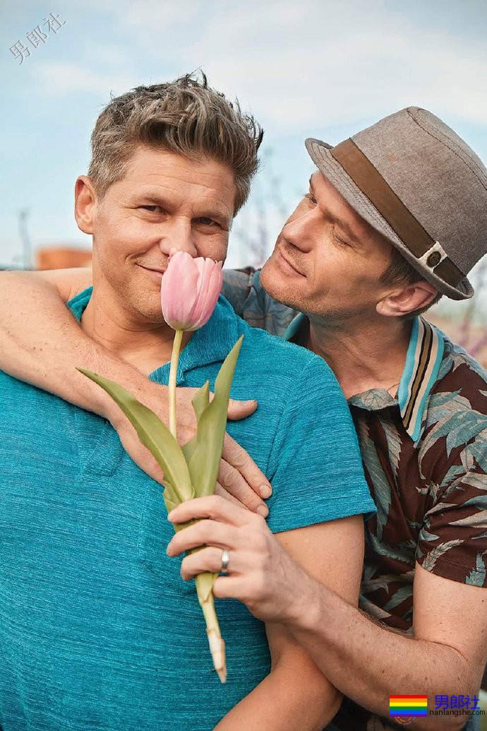 周末去参加骄傲节，能遇见“巴尼叔”一家人 - 51虹马