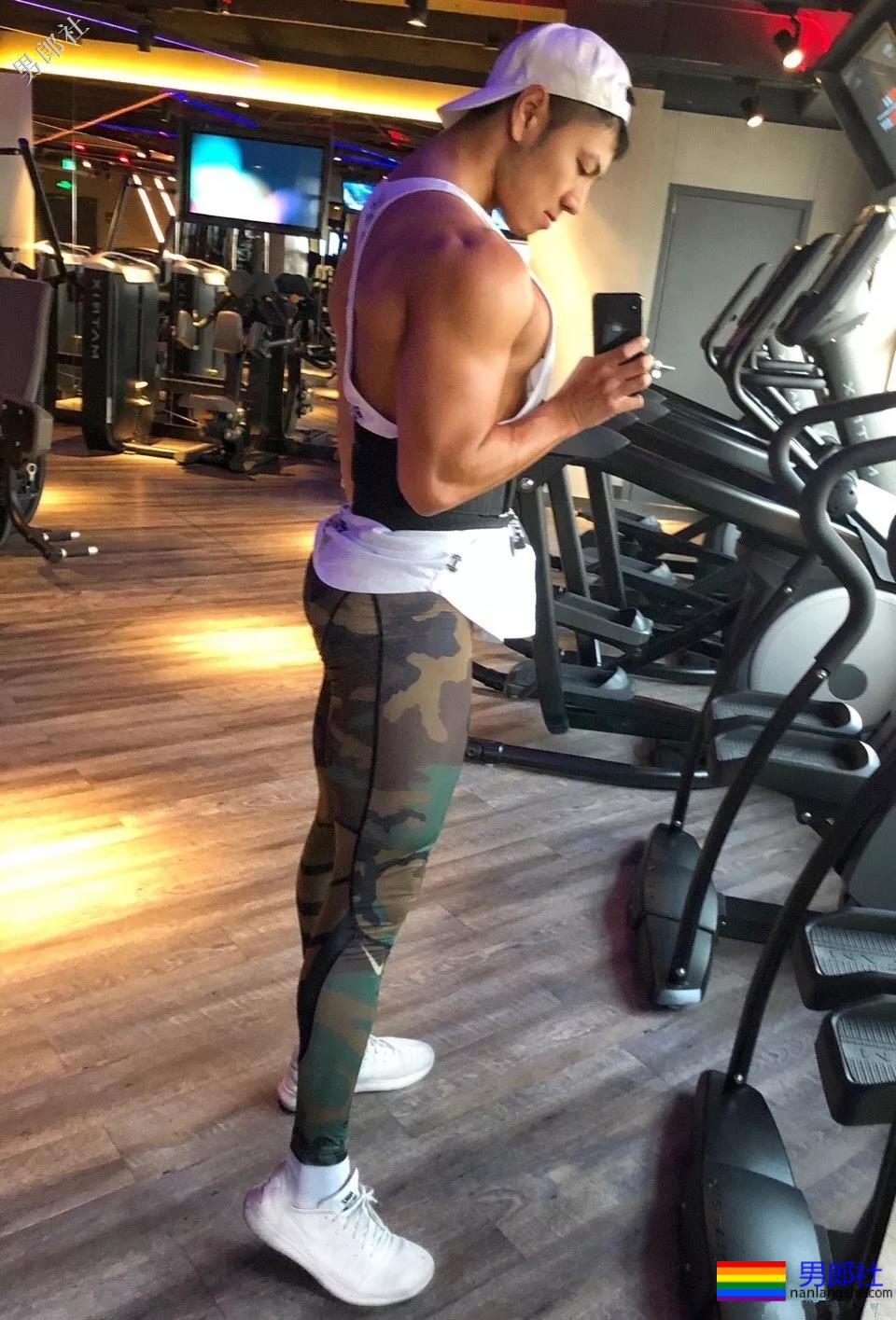 第一翘臀网红！男摄影师最爱的D杯公狗腰小狼狗！ - 51虹马