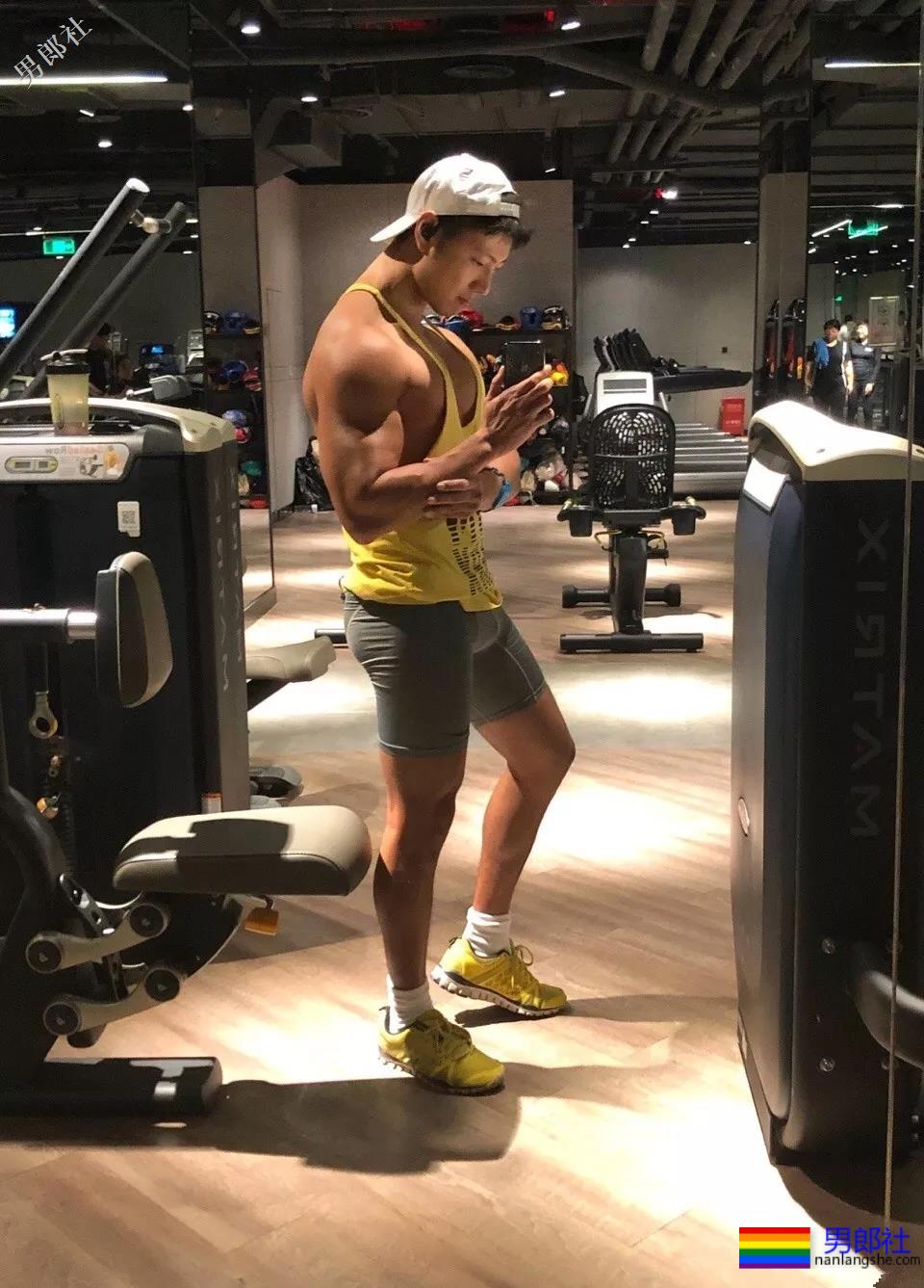 第一翘臀网红！男摄影师最爱的D杯公狗腰小狼狗！ - 51虹马