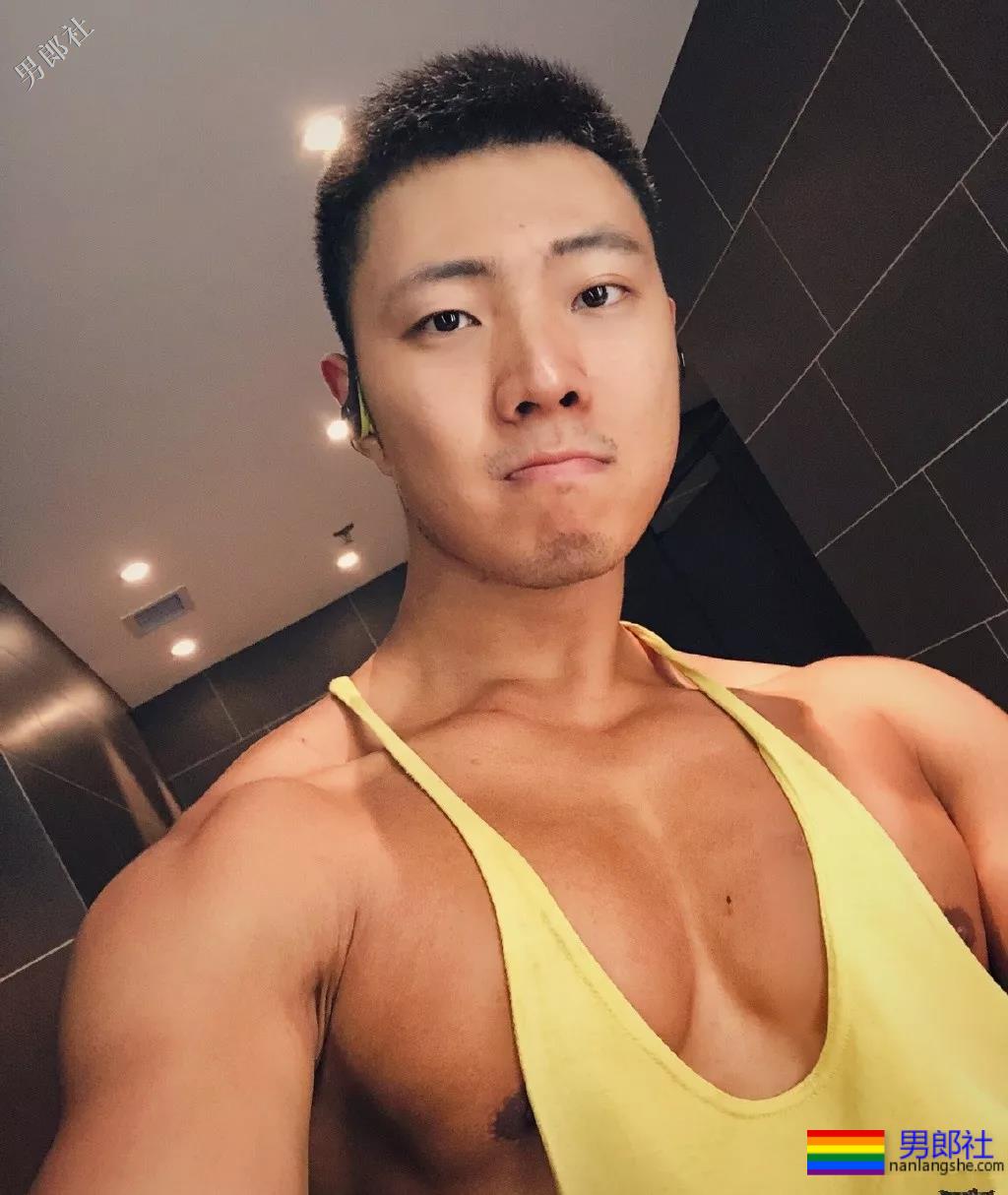 第一翘臀网红！男摄影师最爱的D杯公狗腰小狼狗！ - 51虹马