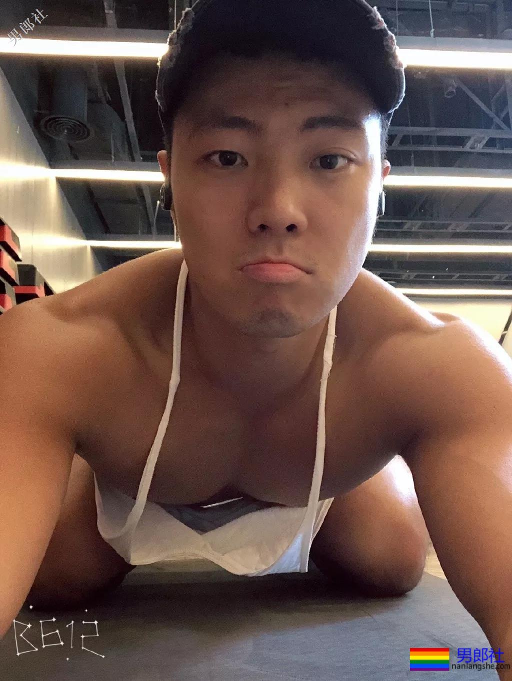 第一翘臀网红！男摄影师最爱的D杯公狗腰小狼狗！ - 51虹马