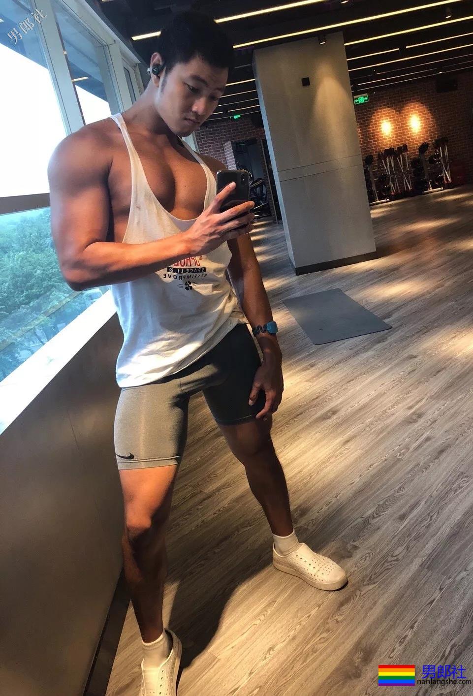 第一翘臀网红！男摄影师最爱的D杯公狗腰小狼狗！ - 51虹马