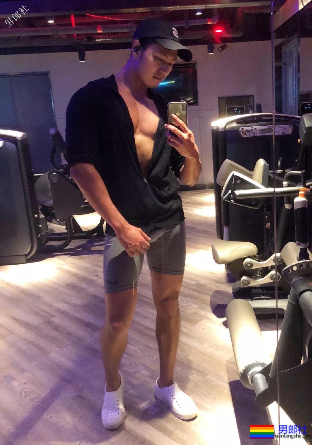 第一翘臀网红！男摄影师最爱的D杯公狗腰小狼狗！ - 51虹马