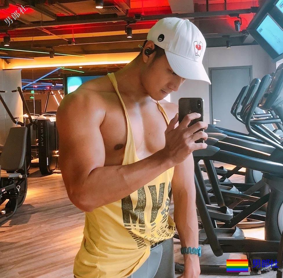 第一翘臀网红！男摄影师最爱的D杯公狗腰小狼狗！ - 51虹马