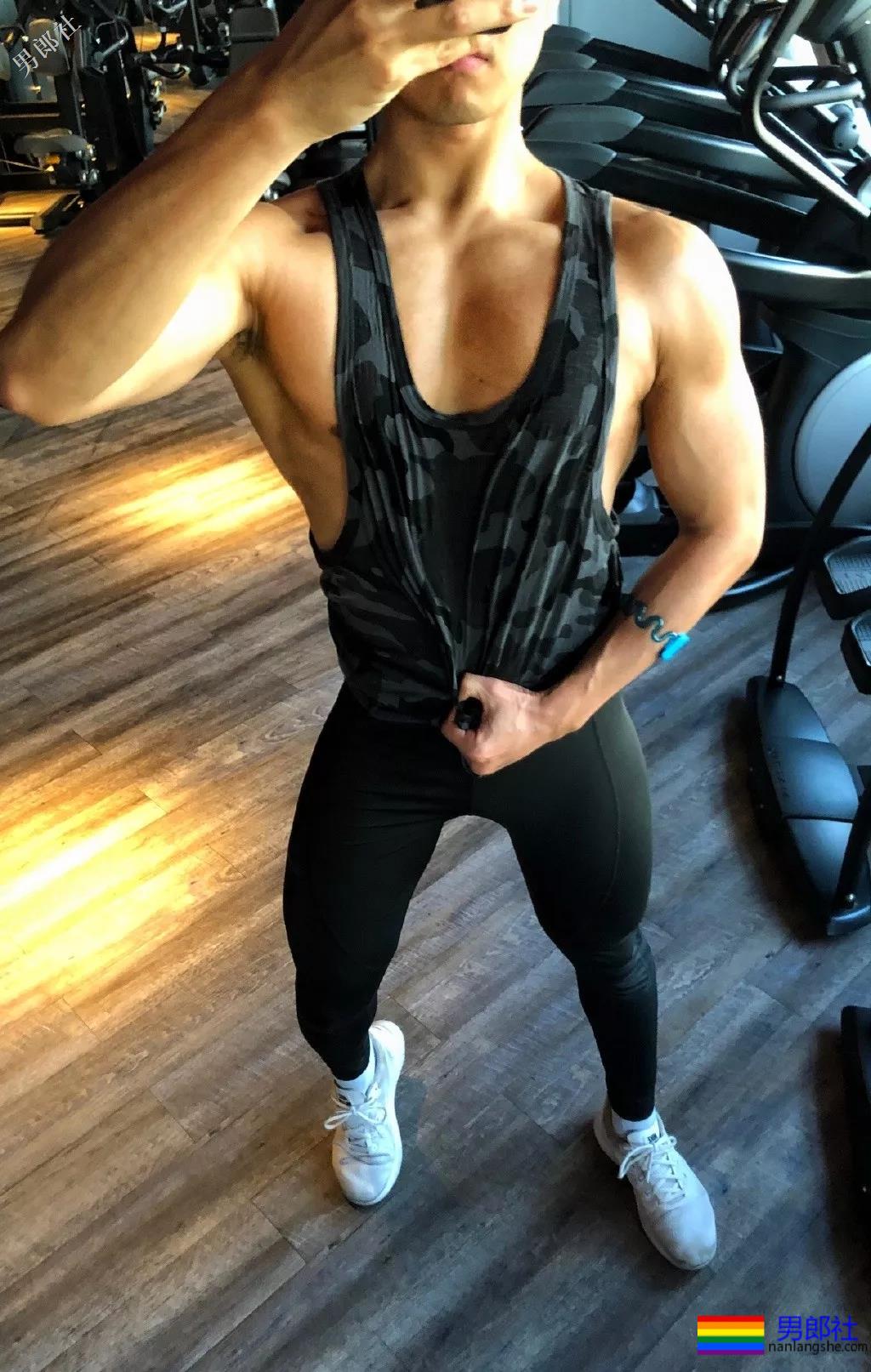 第一翘臀网红！男摄影师最爱的D杯公狗腰小狼狗！ - 51虹马