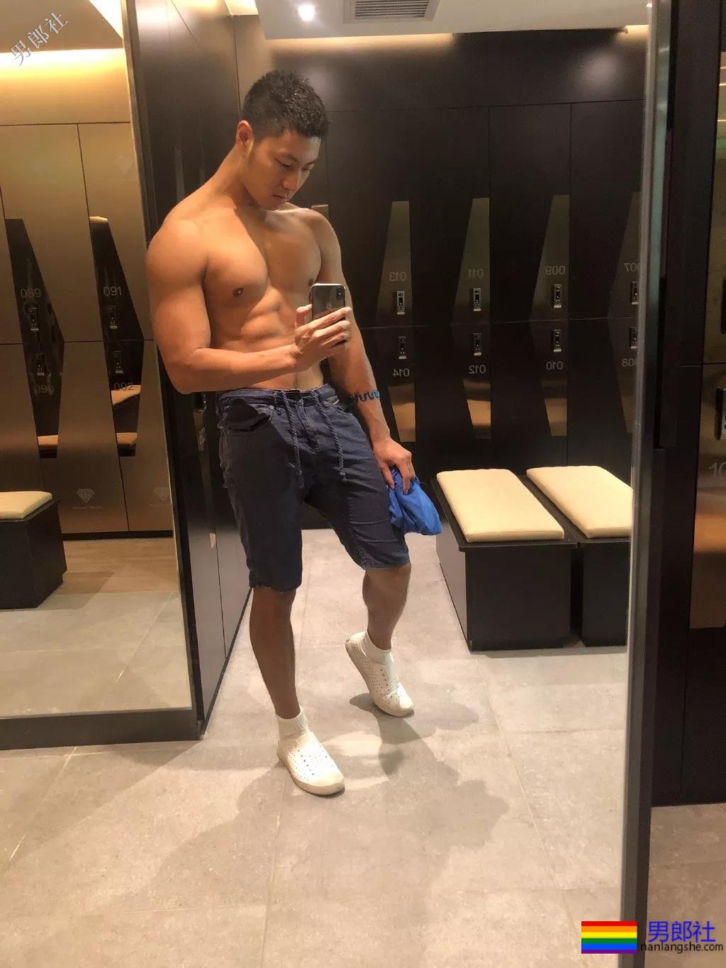 第一翘臀网红！男摄影师最爱的D杯公狗腰小狼狗！ - 51虹马